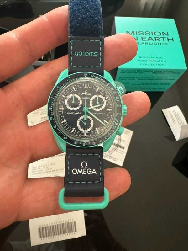 SO33L103 Omega x Swatch Światła Polarnie: Kosmiczny Zegarek z Błękitem