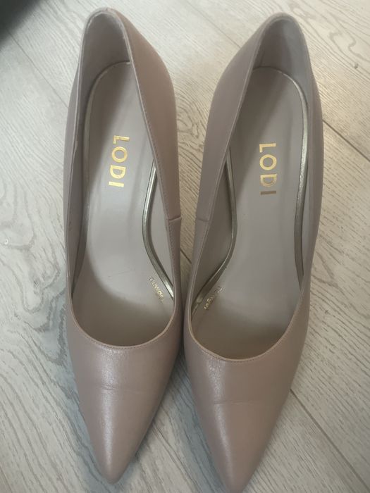 Это туфли-лодочки от испанского бренда Lodi