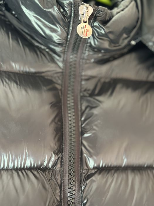 Чорна чоловіча куртка. Пуховик від Moncler