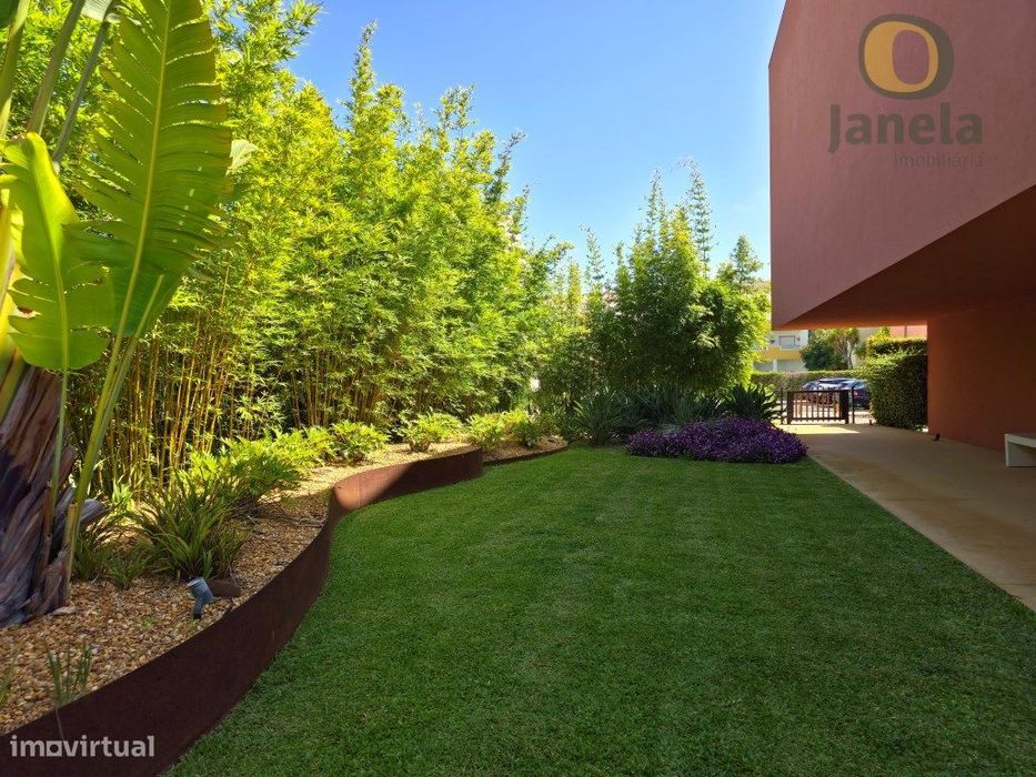 Luxuoso T3 com jardins exuberantes, piscina, dois lugares garagem -...