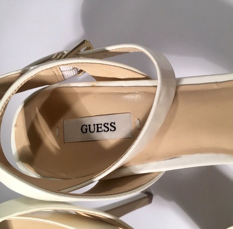 Nowe beżowe buty ślubne na obcasie Guess [40]