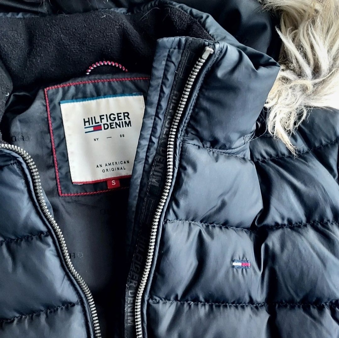 Czarna pikowana HILFIGER S 36 puchową pikowana zimowa Tommy futerko