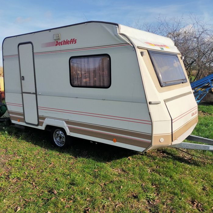 Przyczepa kempingowa uszkodzona