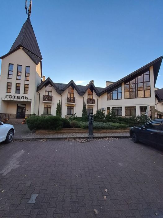 Продам готель 2200м2 в елітному котеджному містечку Северинівка.