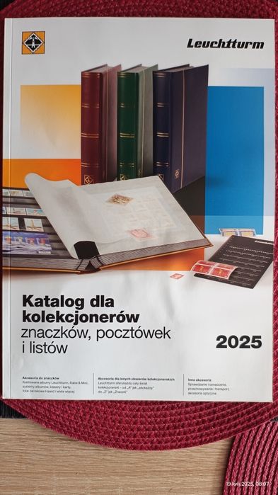 Leuchtturm Katalog dla kolekcjonerów znaczków i pocztówek 2025.