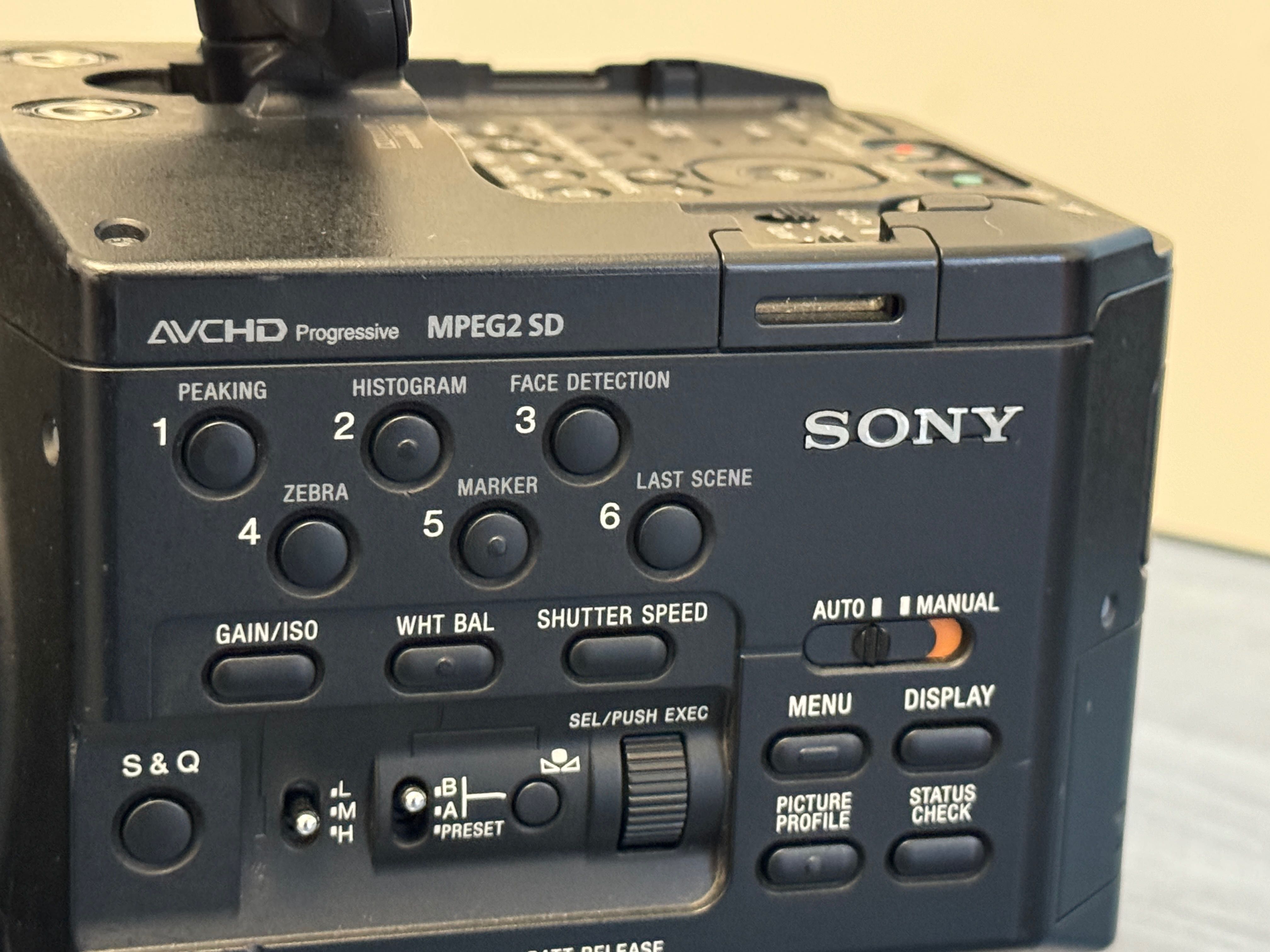 Видеокамера Sony NEX-FS1700