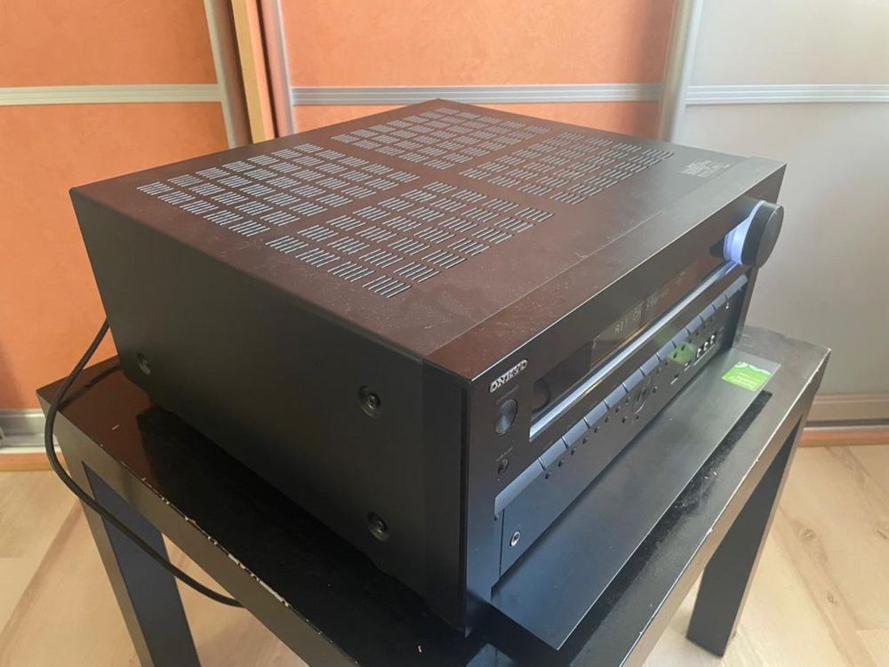 Amplituner ONKYO  TX-NR 818