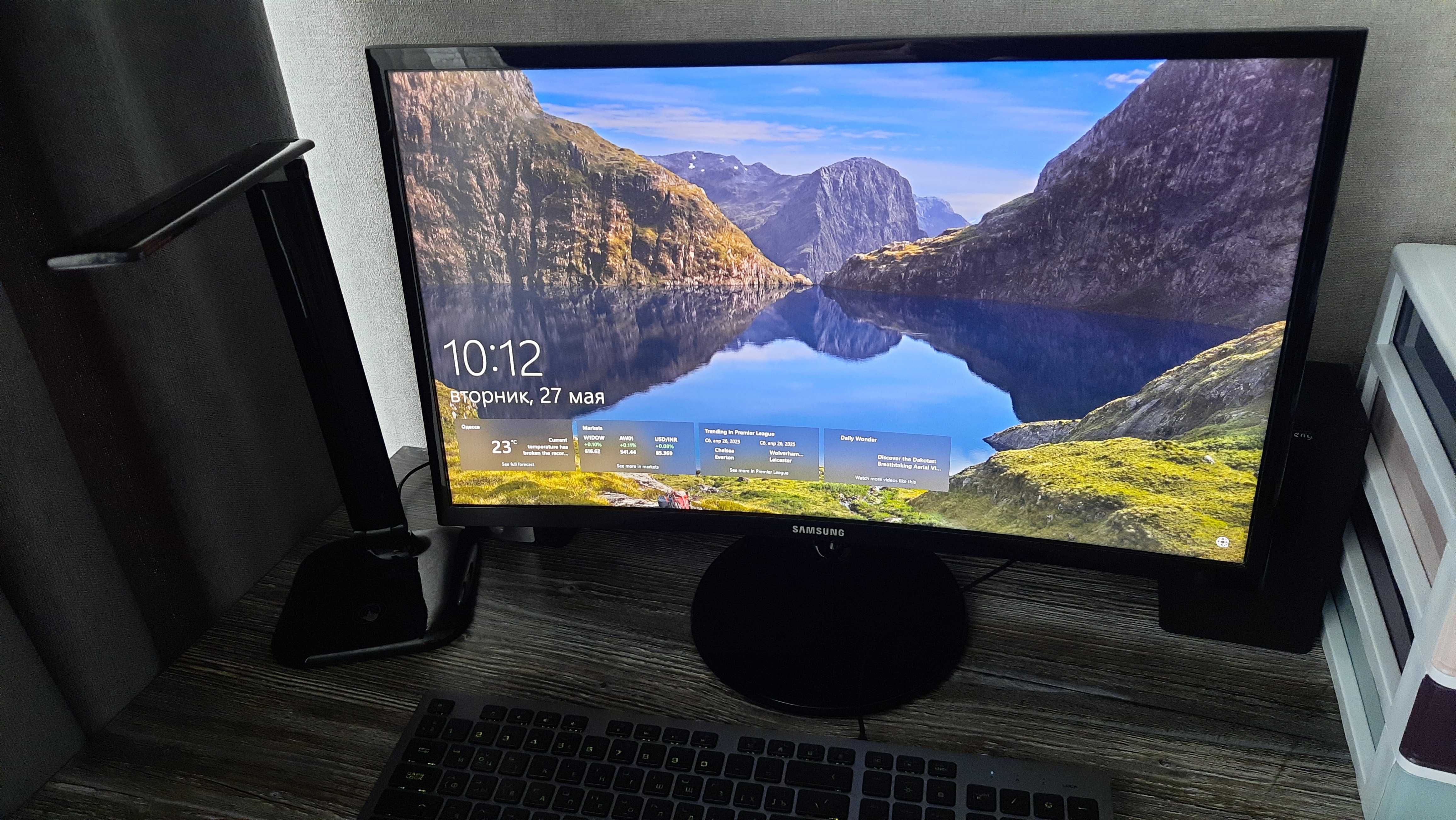 LED монитор Samsung 24 вигнутий C24F390FHI