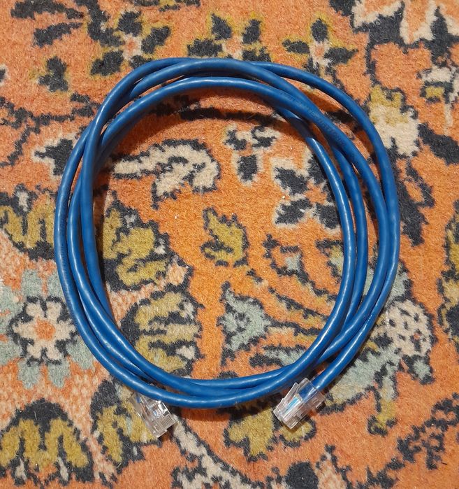 Інтернет кабель.