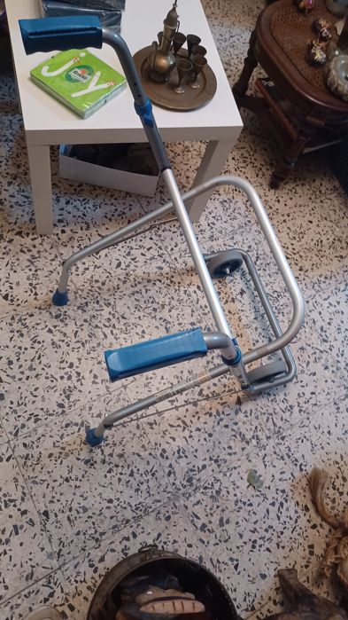 Andarilho abre e fecha com rodas