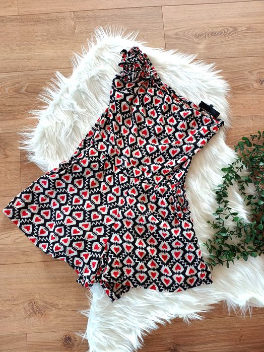 Czerwony letni wzorzysty krótki kombinezon na jedno ramię 40 l w serca