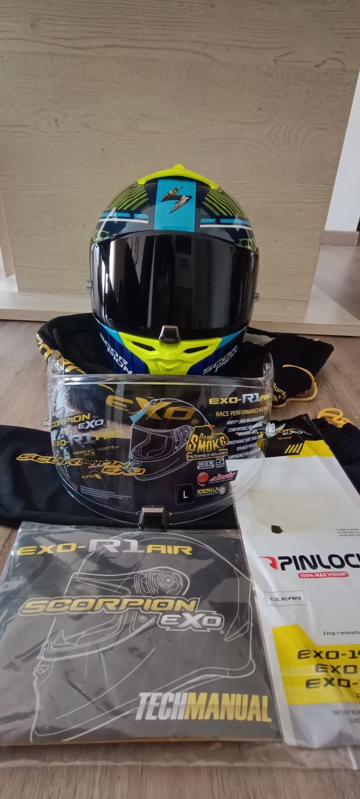Capacete Scorpion R1