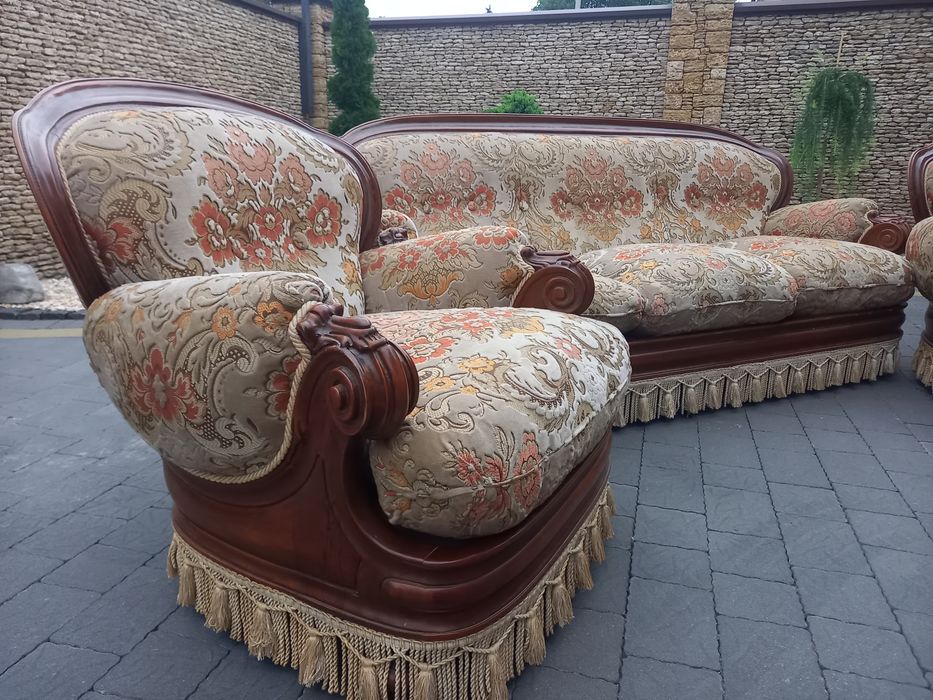 Диван та 2 крісла.Італія
