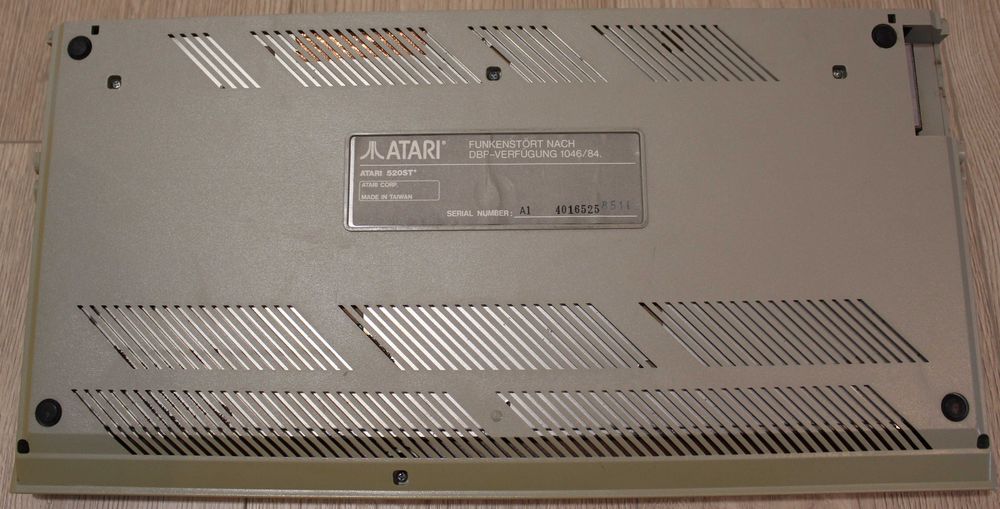 Atari 520ST+ wraz z monitorem Atari SM124