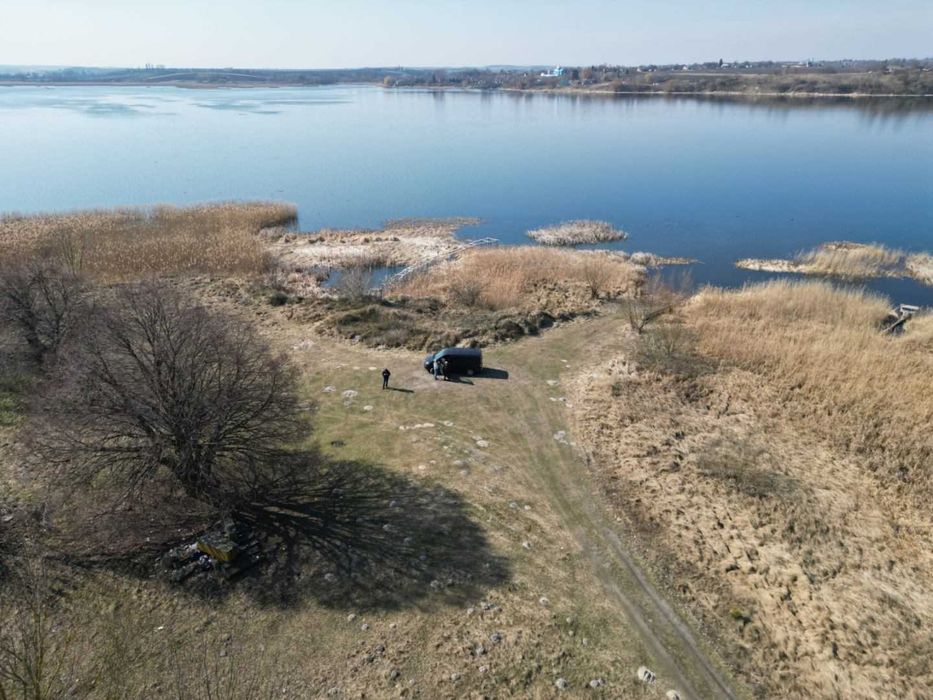 Продається  земельна ділянка у Хрінниках на березі Водосховища.