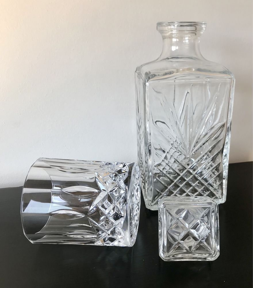 Conjunto de garrafa e copo de cristal (novos)