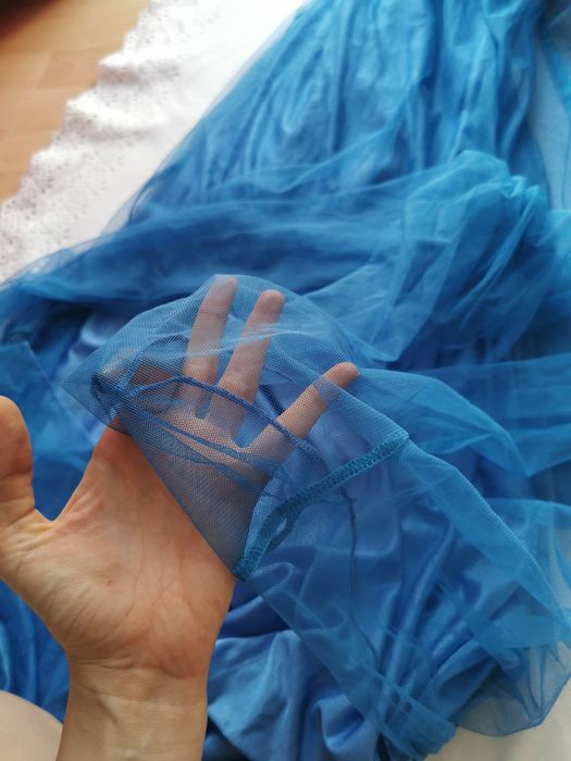 Długa maxi sukienka z koronkowym kwiatami