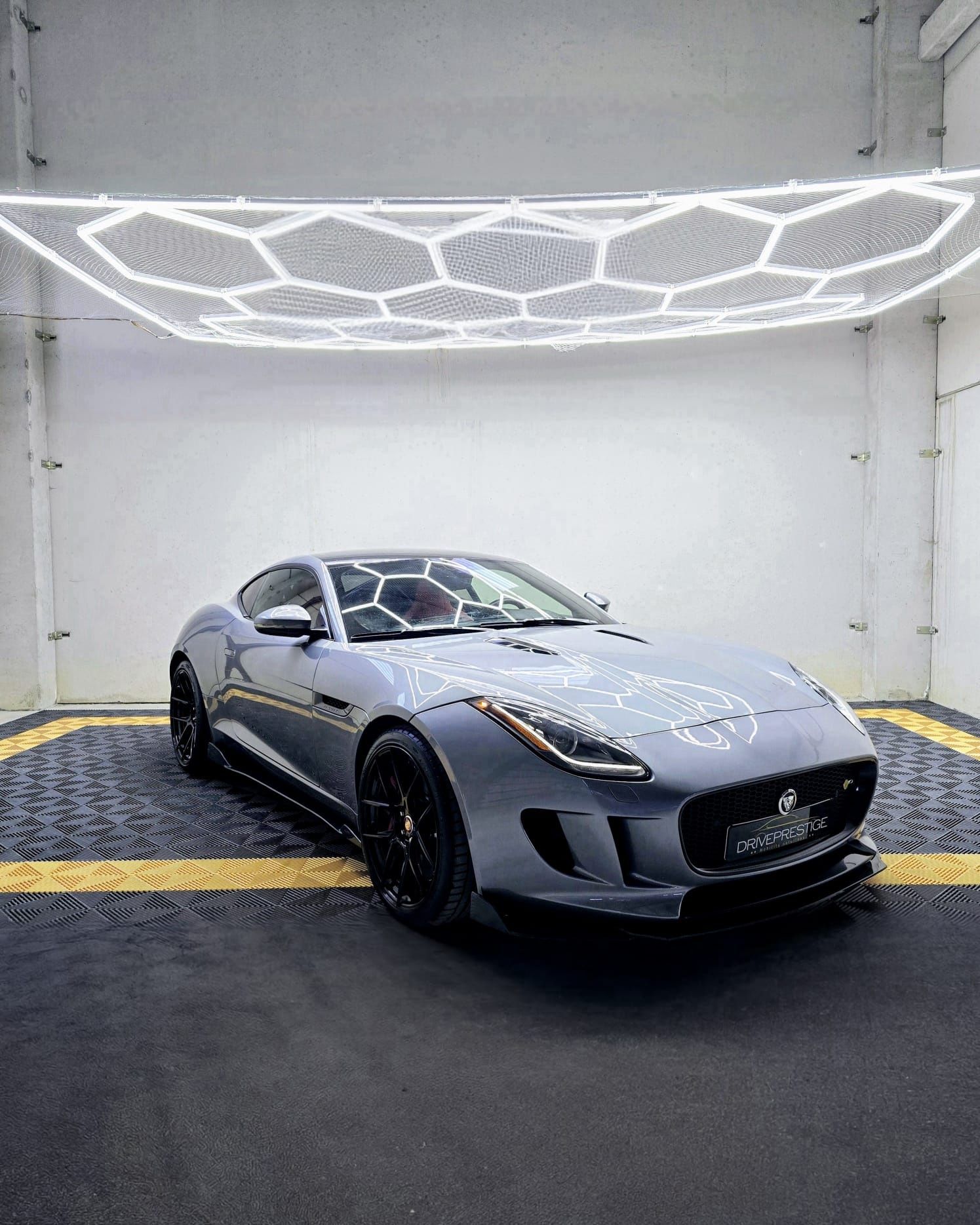 Jaguar F-Type R 600cv
