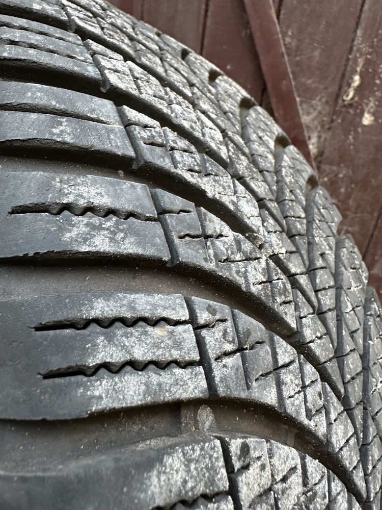 VW Golf 7 VII felga 7jx17H2 ET49 OEM 225/45/17 Goodyear Vector zima