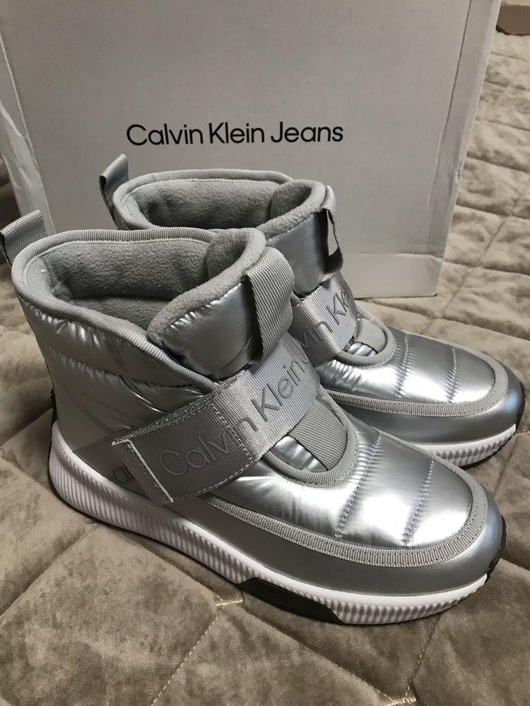 Продам жіночі ботинки Calvin Klein