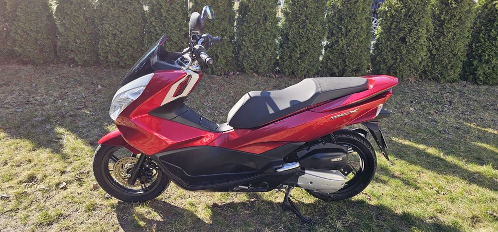 Skuter Honda PCX 125cm jak NOWA przebieg 3 tys.km jak Forza N-max X-ma