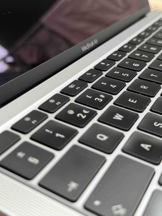 Apple MacBook Air 13.3" / M1 / 16GB / 1TB SSD - MGQN3B/A