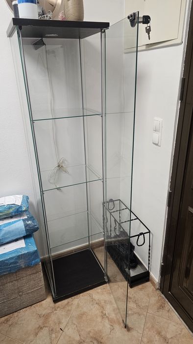 Vitrine ikea em castanho escuro