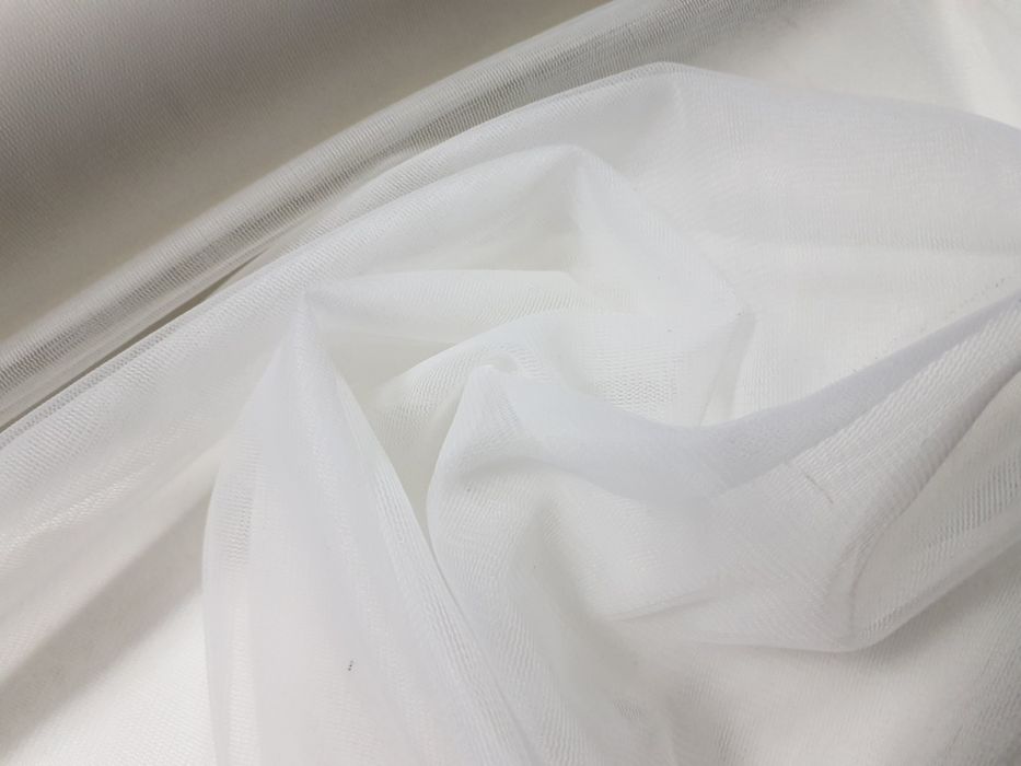 Tkanina biała siatka szer.132 cm.