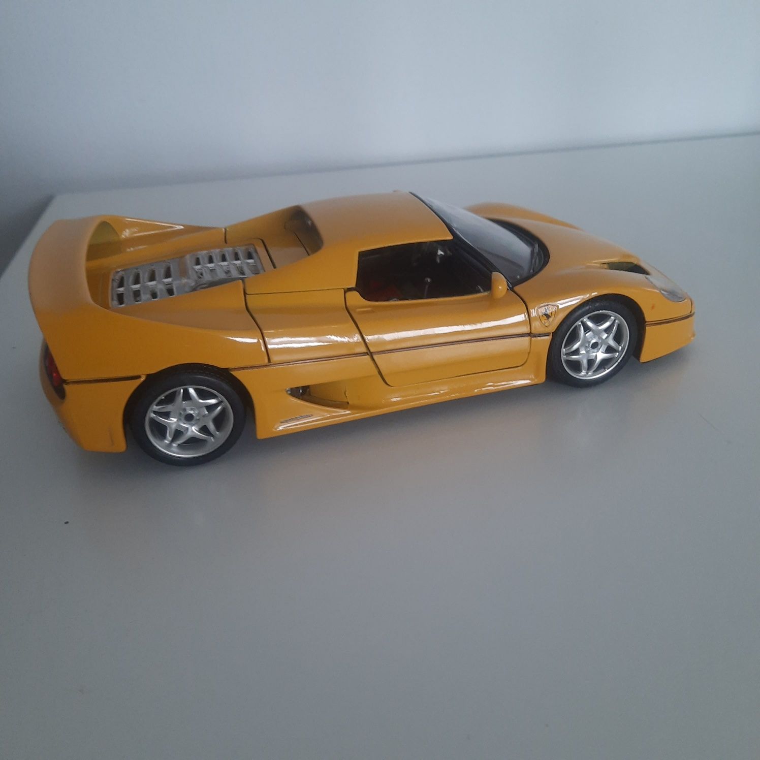 Ferrari f50 żółty bburago 1:18