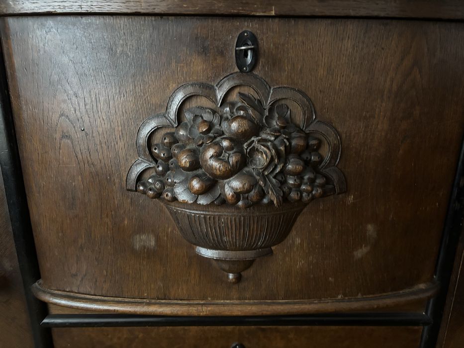 Kredens przedwojenny dąb