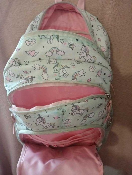 Mochila de criança muito espaçosa