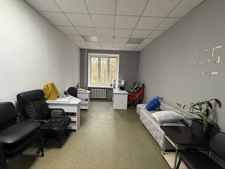 Центр, 22 м2, поверх 2, або 19 м2 1 поверх 220 грн/м2 + електрика