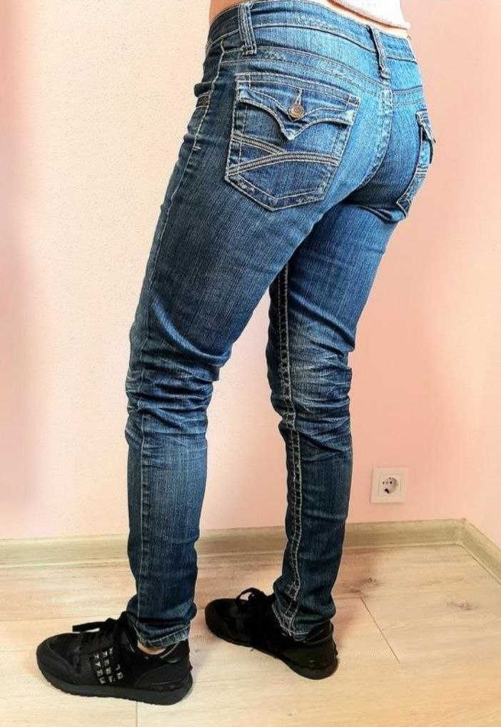 Отдам синие джинсы размер 36