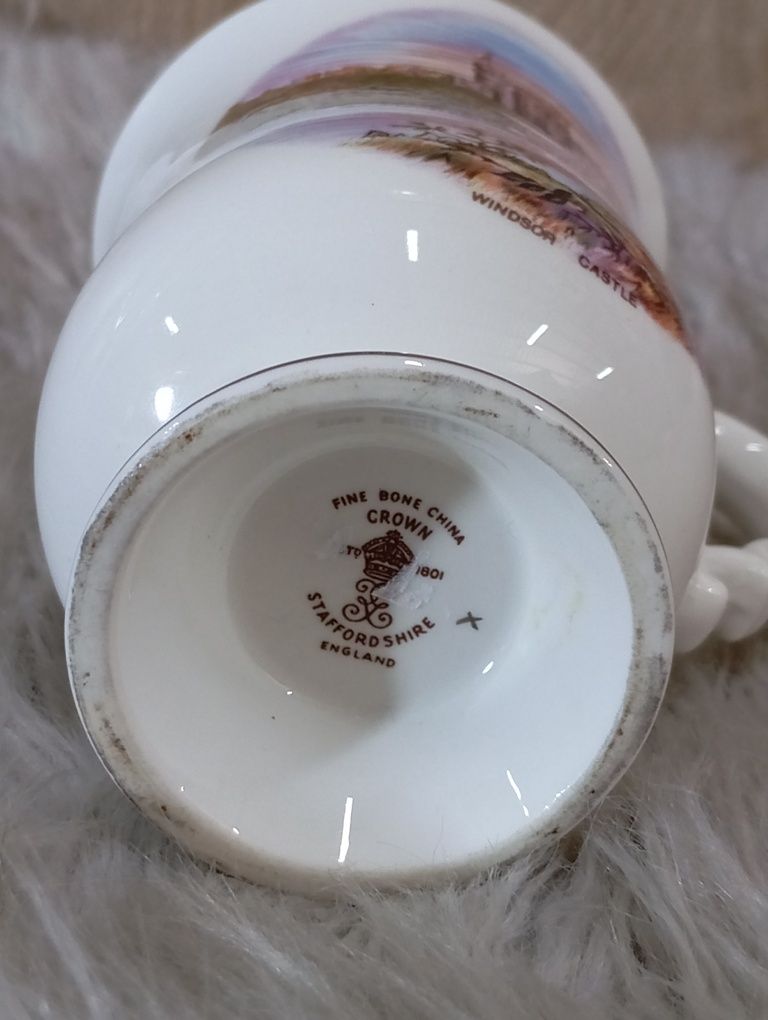 Kubek z porcelany kostnej
