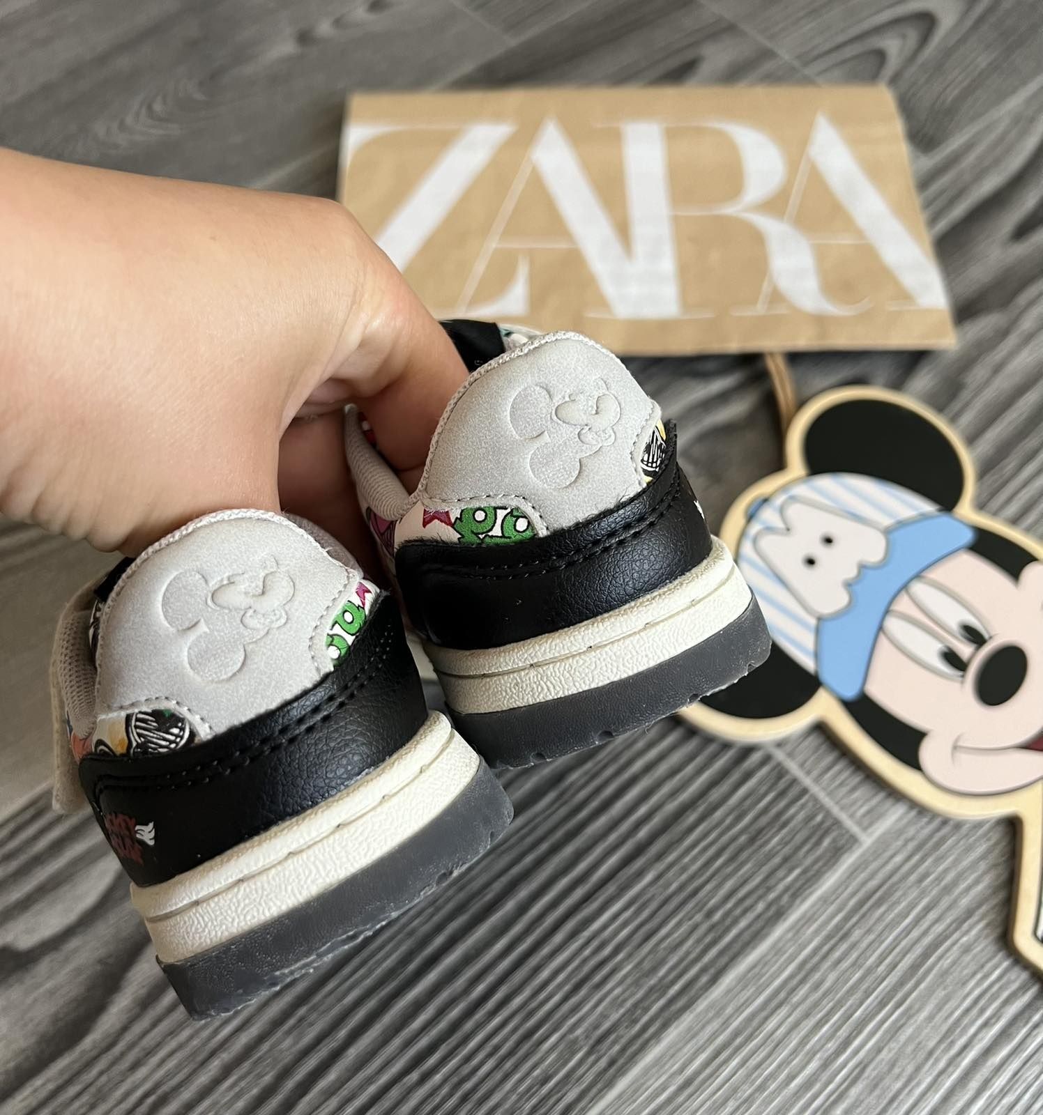 Кроссовки Zara c Mikki Mouse. Размер 24.