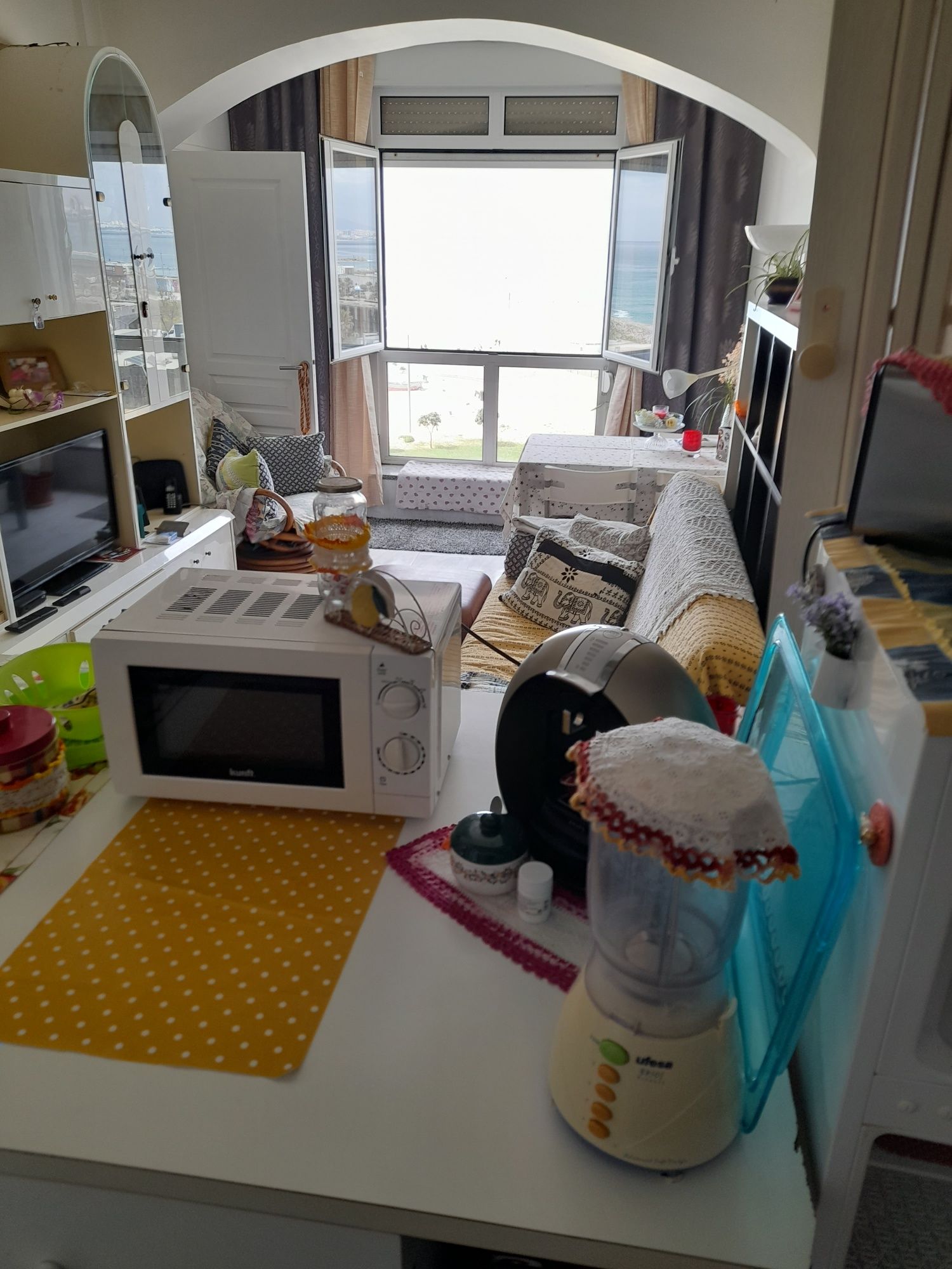Quarto com 25m2, cama de casal. Arrendo a casal sem filhos ou 1 pessoa