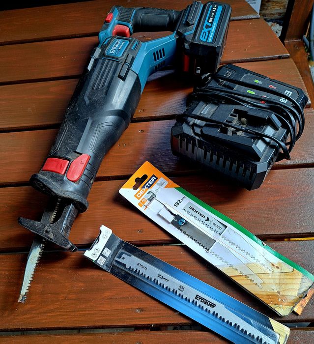 Piła szablaska Erbauer G2 18 V + akumulator i ładowarka