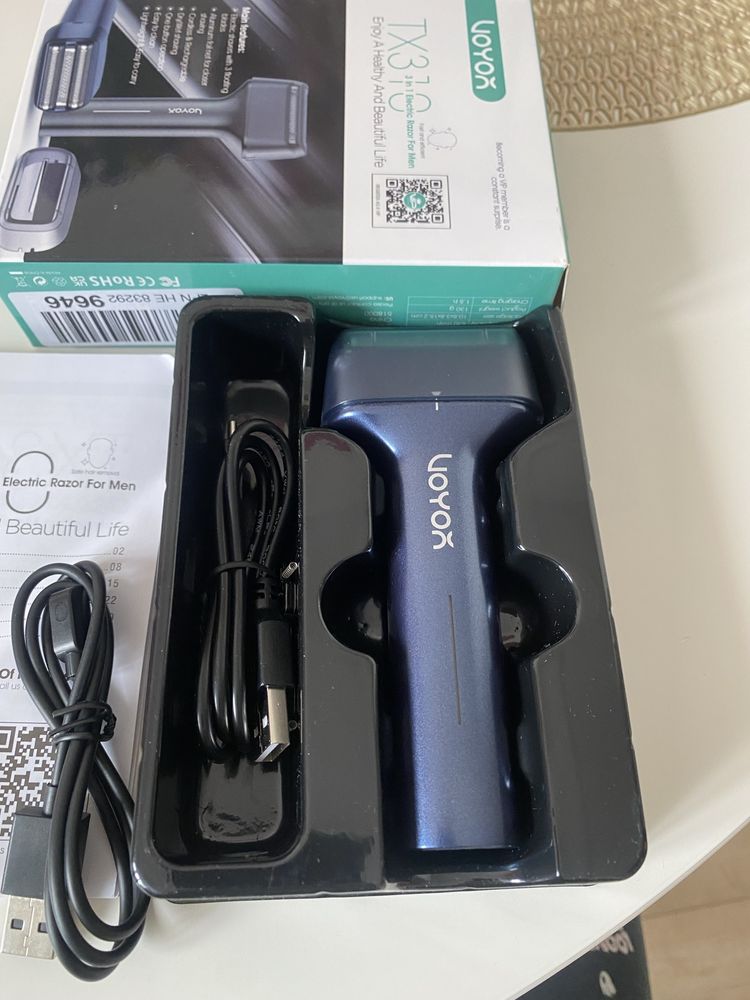 VOYOR Golarka męska, elektryczna 3w1 do golenia i przycinania brody