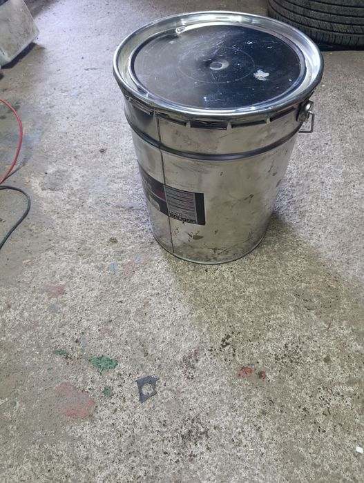 Продам фарбу 3 в1 , сірого кольору.