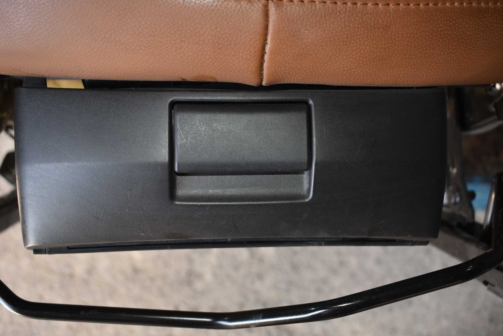 Bancos castanhos bmw f45