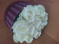 Flower Box kremowe róże 23,5 cm prezent dzień mamy bukiet