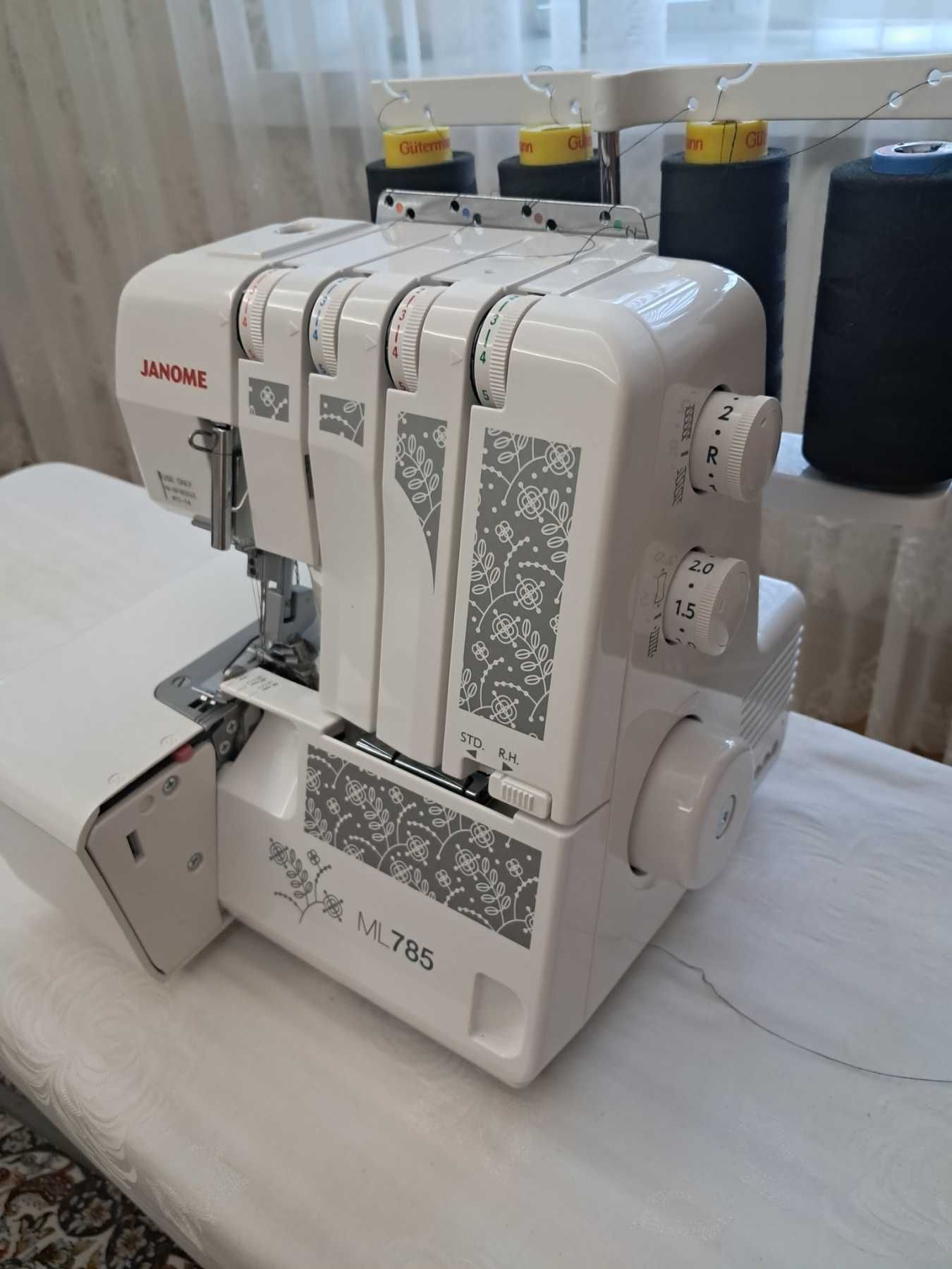 Продам оверлок Janome ML 785 майже новий.