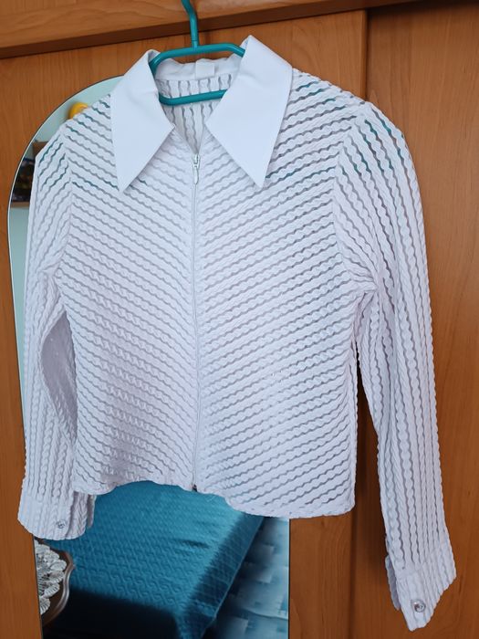 Sprzedam białą dziewczęcą bluzkę