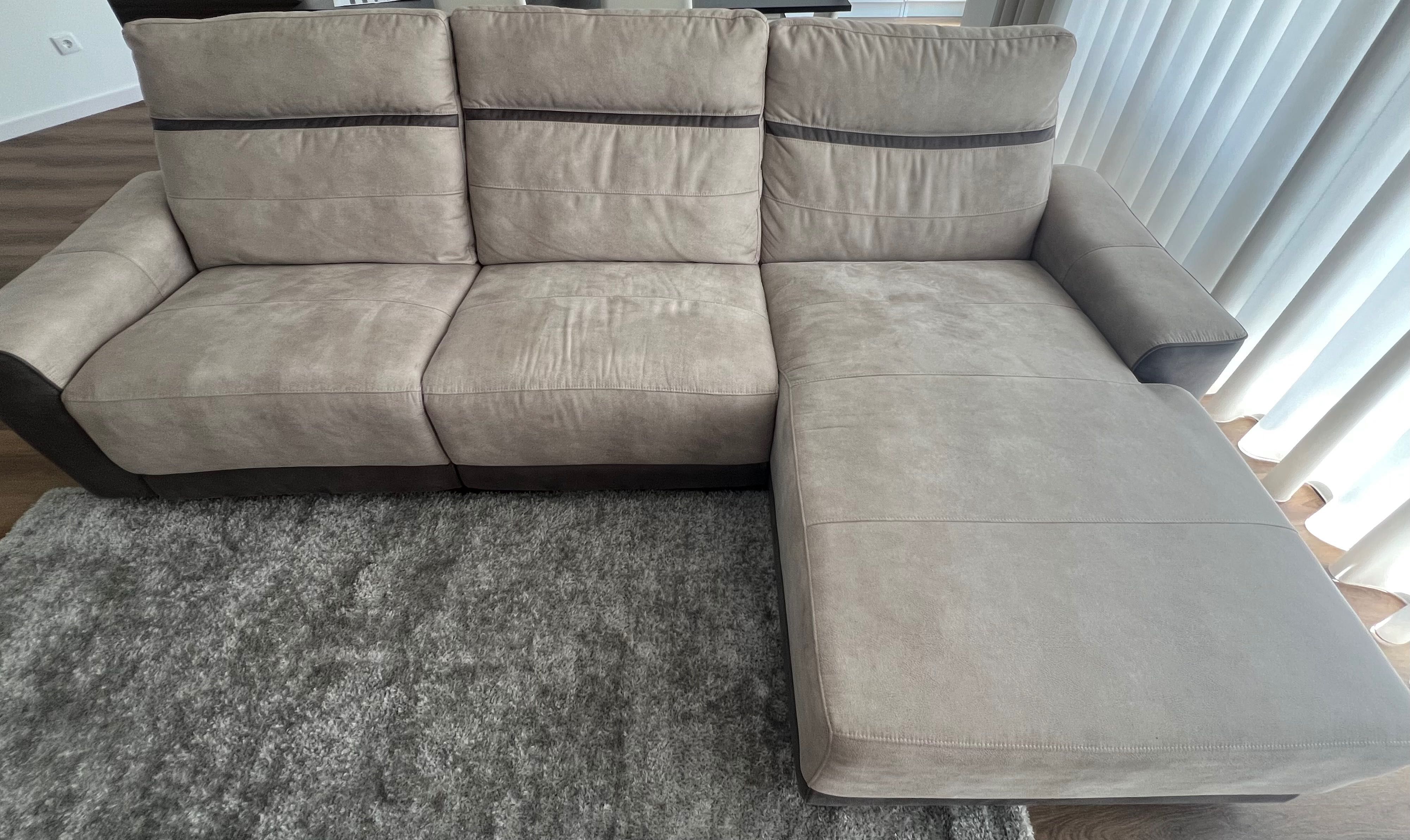Sofá com chaise longue