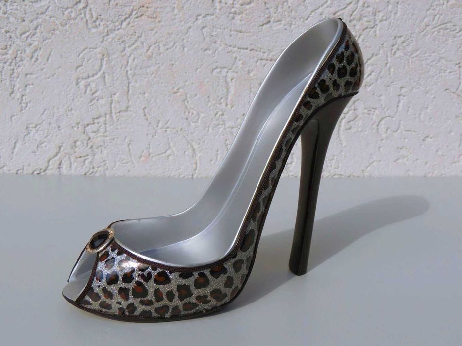 Elegancki ceramiczny but roz 43