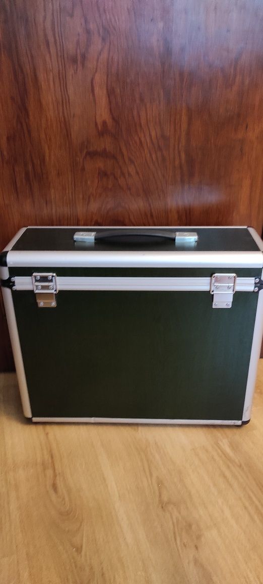 Duża profesjonalna walizka kufer do przechowywania sprzętu