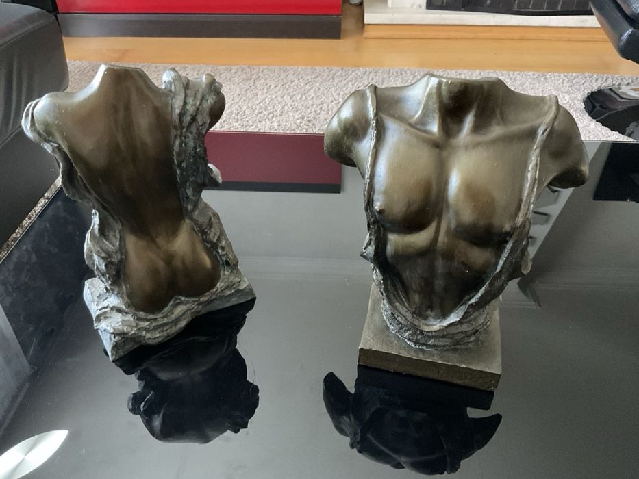 Duas estatuetas de busto