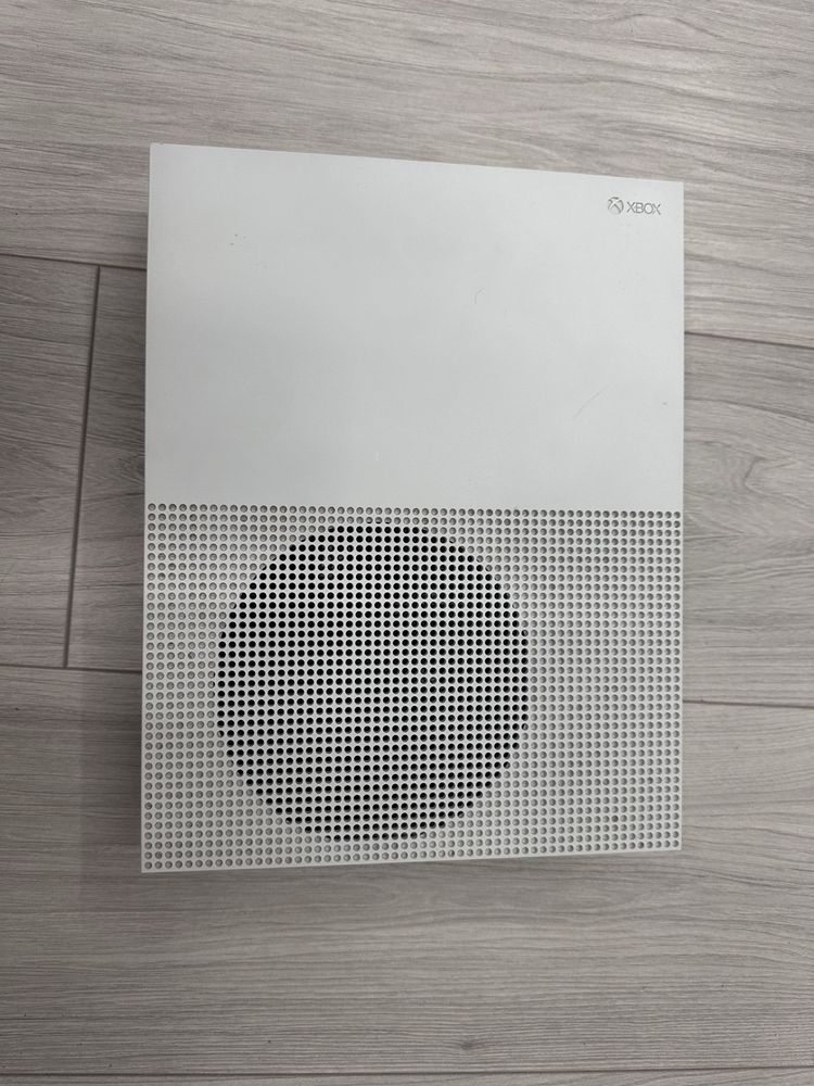 Ігроова консоль Xbox One S  на 1т