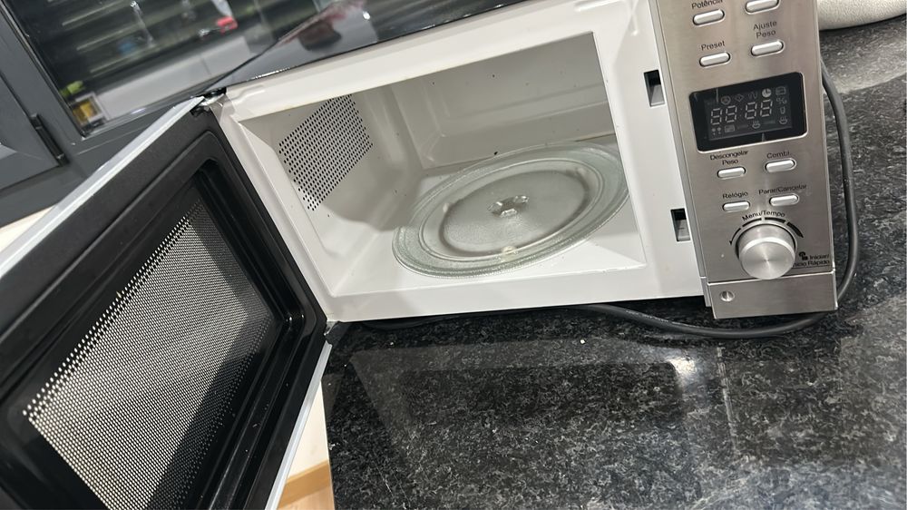 Microondas e geladeira inox