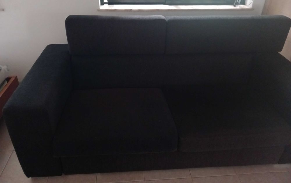 Sofá preto semi novo